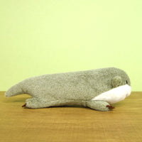 Walk on the continent Friend Booby (small-clawed otter)