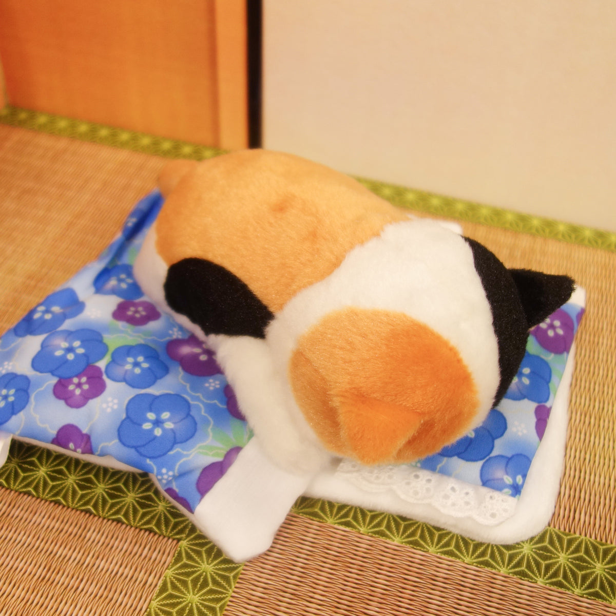猫ぬいぐるみごめん寝ぼうみたいなねこ