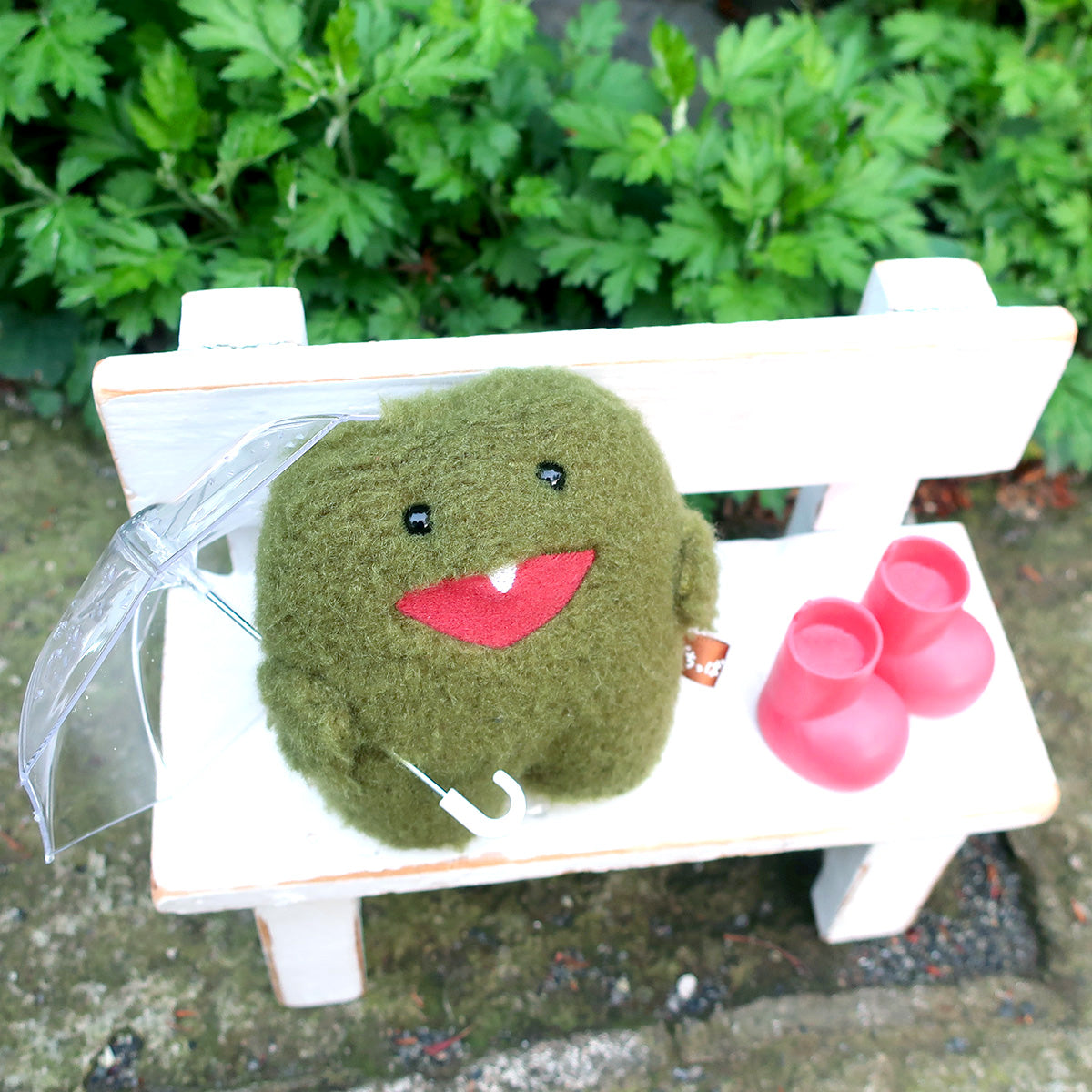 ポムポムプリン カフェ　マスコット　雨の日　カエル　蛙 レインコート 梅雨特集๐°｡雨の日を楽しむ、ぬいぐるみと蛙グッズ♪ – nipopo