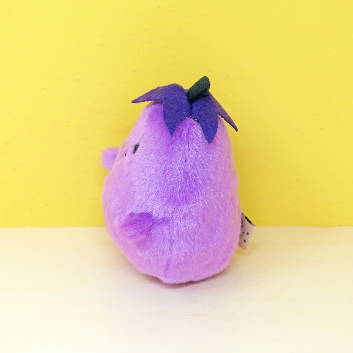 ぽちゃまる　ぬいぐるみ　ナス　横